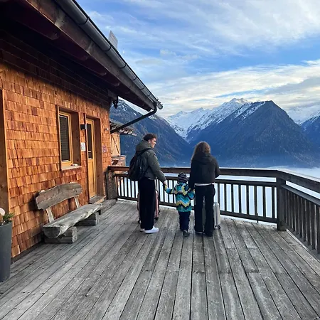 Celina - Panoramastall Rossberg Neukirchen am Grossvenediger